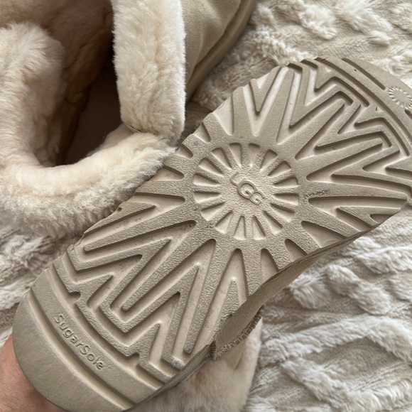 Women’s Uggs - Picture 5 of 6